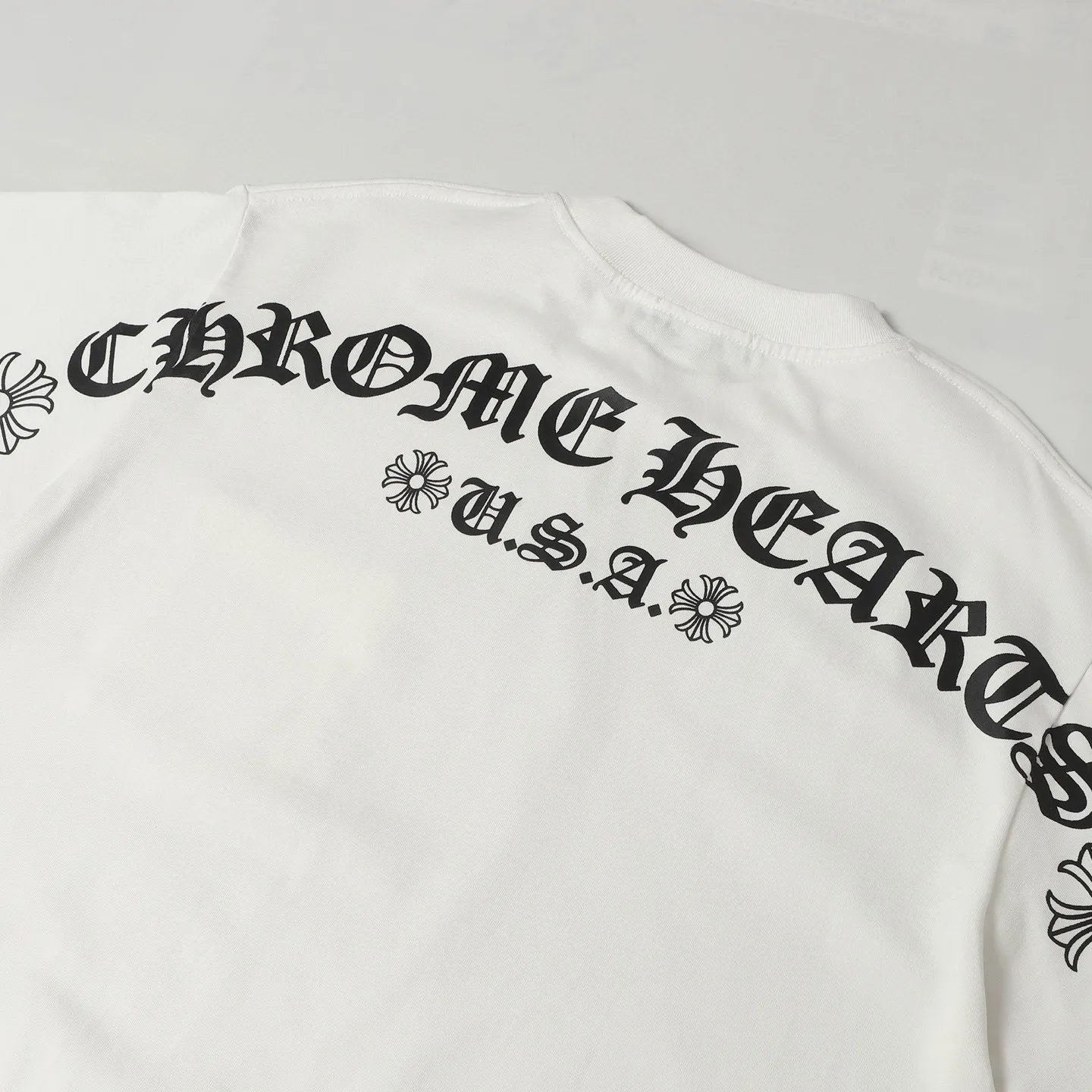 🅿️180 Chrome hearte/Chrome heart ch 25ss early spring Sanskrit letter printed short-sleeved T-shirt. A must-have item for daily commuting for men and women in light luxury. The correct version is welcome to compare. Detailed features: ·280 grams of 100% pure cotton double yarn jersey fabric. ·Custom-dyed in the same vat with special thickened 32 count double-strand 1x1 thread. ·Double-needle cross-stitching process. ·Original main mark washed hangtag. Color: black white. Size: XS-L